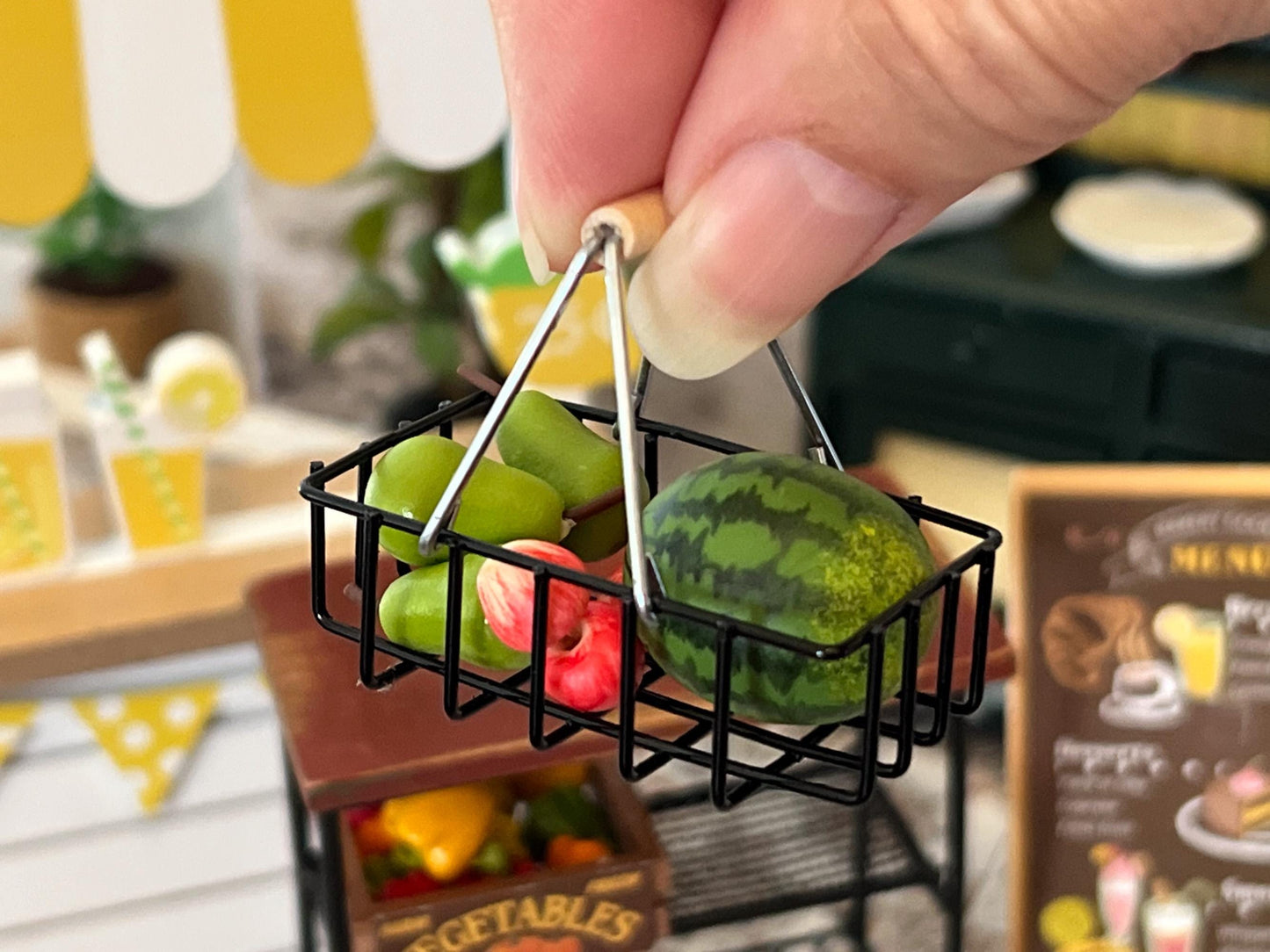 Miniature Metal Shopping Basket 1:12 Scale – Dollhouse Kitchen Decor __etsy:6756499433