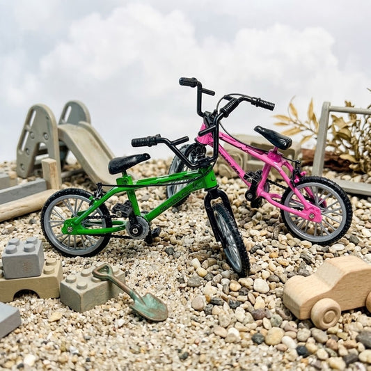 1:12 Scale Miniature Metal Mountain Bikes – Green or Pink, Dollhouse Bicycle