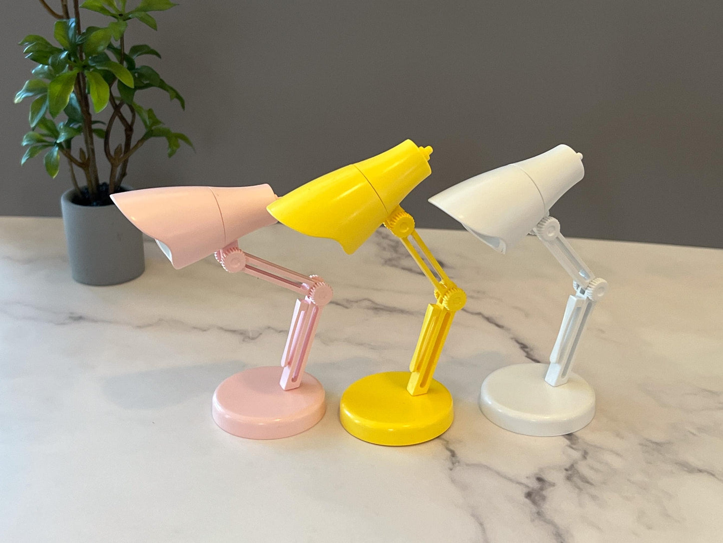 Dollhouse LED Metal Table Lamp, 1:6 Miniature Portable Folding Desk Lamp-White-Pink-Yellow __etsy:7940505778