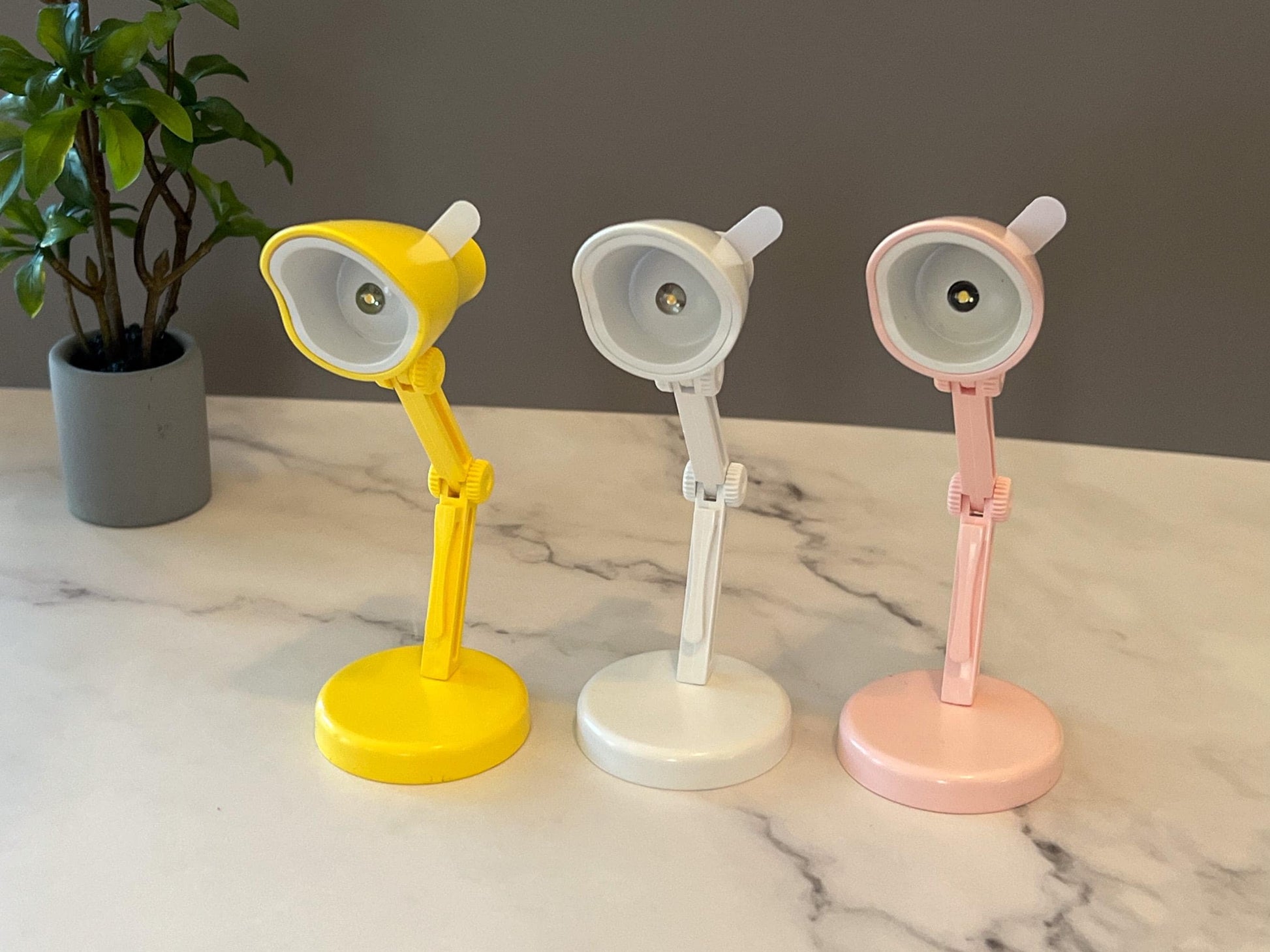 Dollhouse LED Metal Table Lamp, 1:6 Miniature Portable Folding Desk Lamp-White-Pink-Yellow __etsy:7940505578