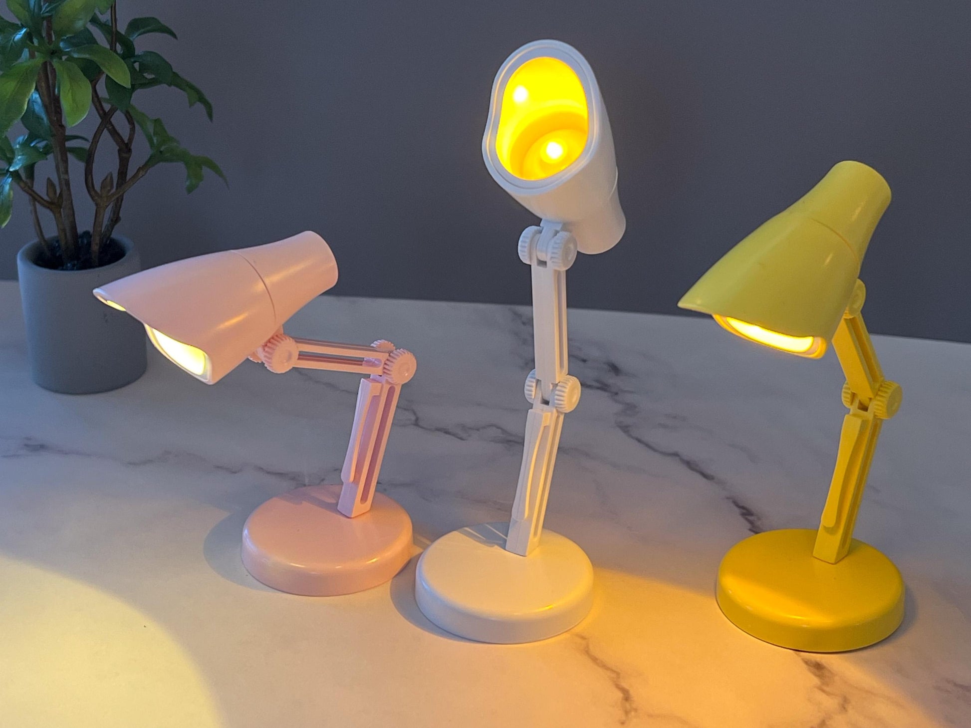 Dollhouse LED Metal Table Lamp, 1:6 Miniature Portable Folding Desk Lamp-White-Pink-Yellow __etsy:7940505580