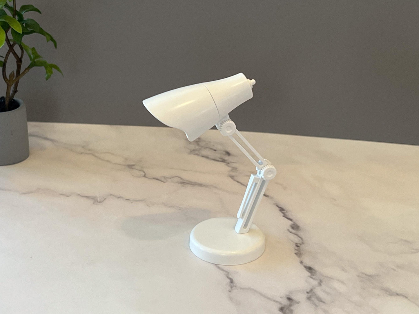 Dollhouse LED Metal Table Lamp, 1:6 Miniature Portable Folding Desk Lamp-White-Pink-Yellow __etsy:7988465619