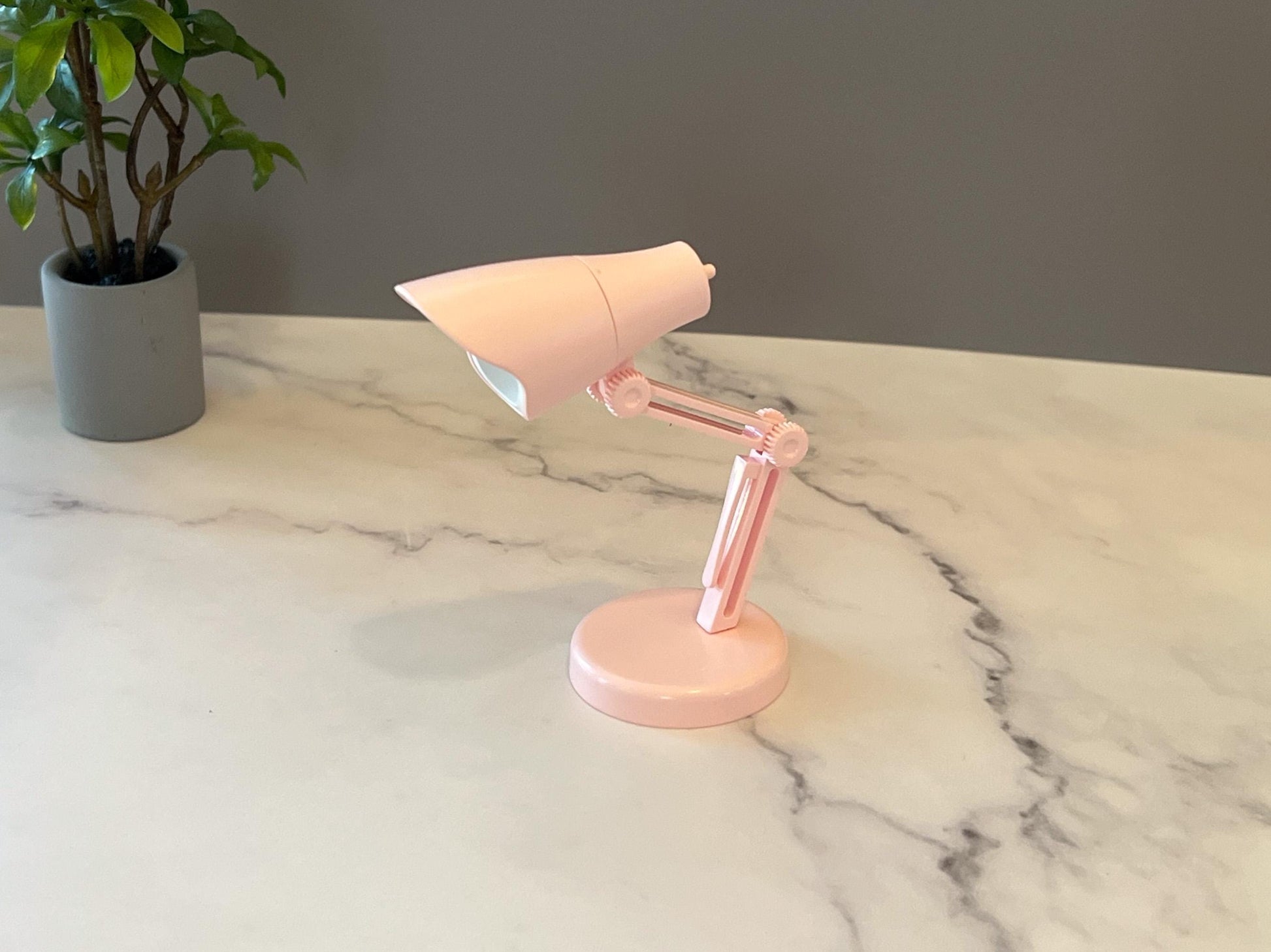 Dollhouse LED Metal Table Lamp, 1:6 Miniature Portable Folding Desk Lamp-White-Pink-Yellow __etsy:7988465621
