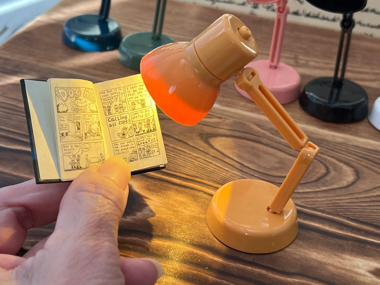 Dollhouse LED Table Lamp, 1:6 Scale Folding LED Plastic Reading Lamp __etsy:7713918653