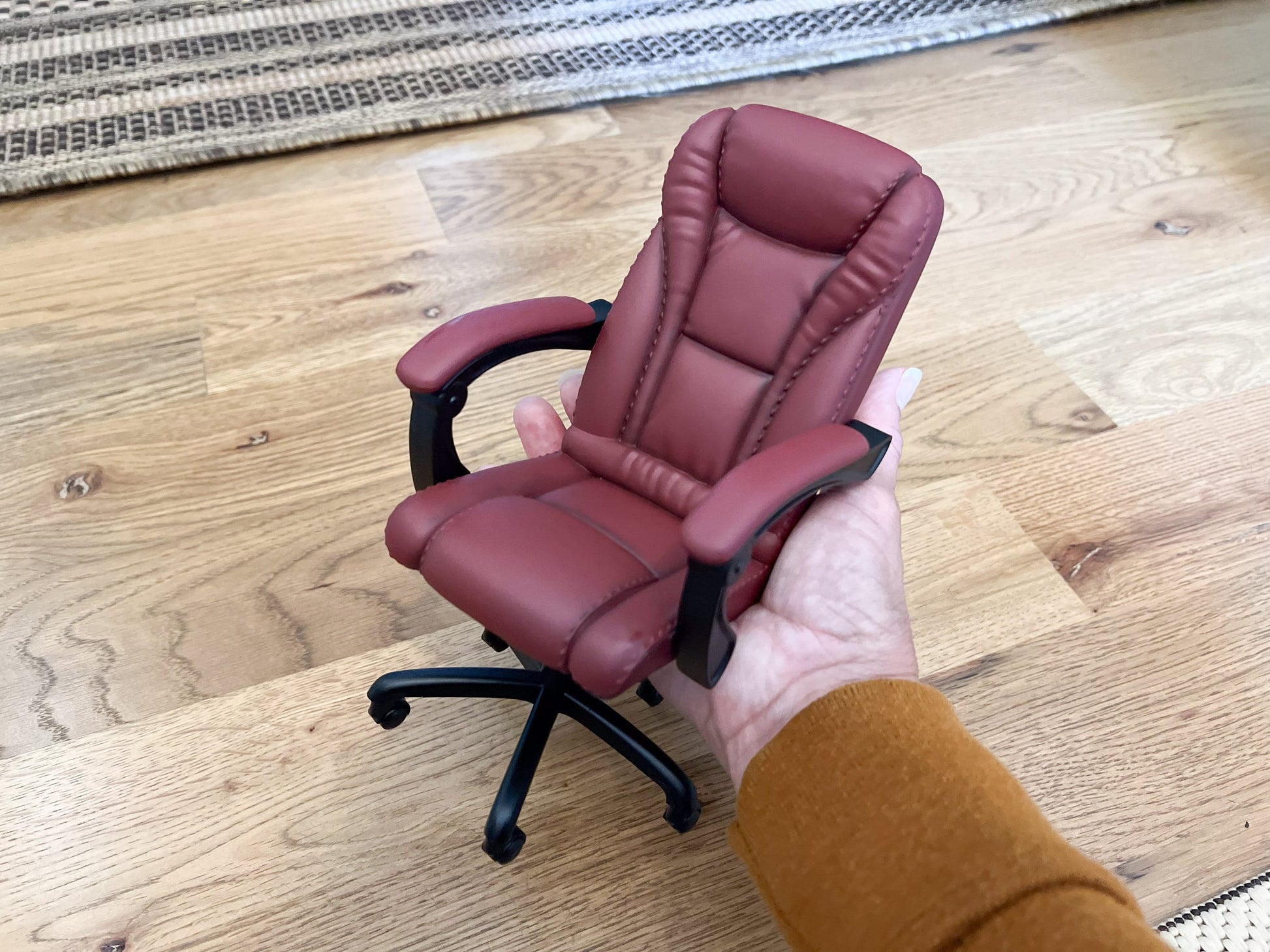 Dollhouse Maroon Executive Office Chair – 1:6 Scale Miniature Furniture __etsy:6101602167