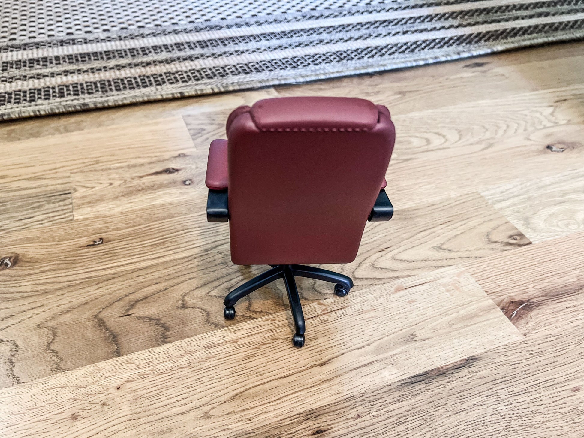 Dollhouse Maroon Executive Office Chair – 1:6 Scale Miniature Furniture __etsy:6101602161