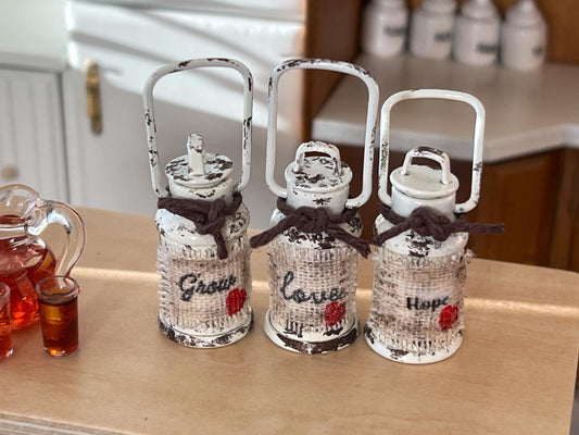 🥛 Miniature Retro Farmhouse Milk Jugs – 1:12 Scale Dollhouse Decor
✨ Bring a touch of rustic charm to your dollhouse with these handcrafted retro farmhouse milk jugs! Each adorable miniature jug comes with a lid and handle and is available in silver or white. Choose from three inspiring words—Hope, Love, or Grow—each with a hand-painted red heart. Perfect for dollhouse kitchens, outdoor scenes, or farmhouse-inspired décor! __etsy:6774720933