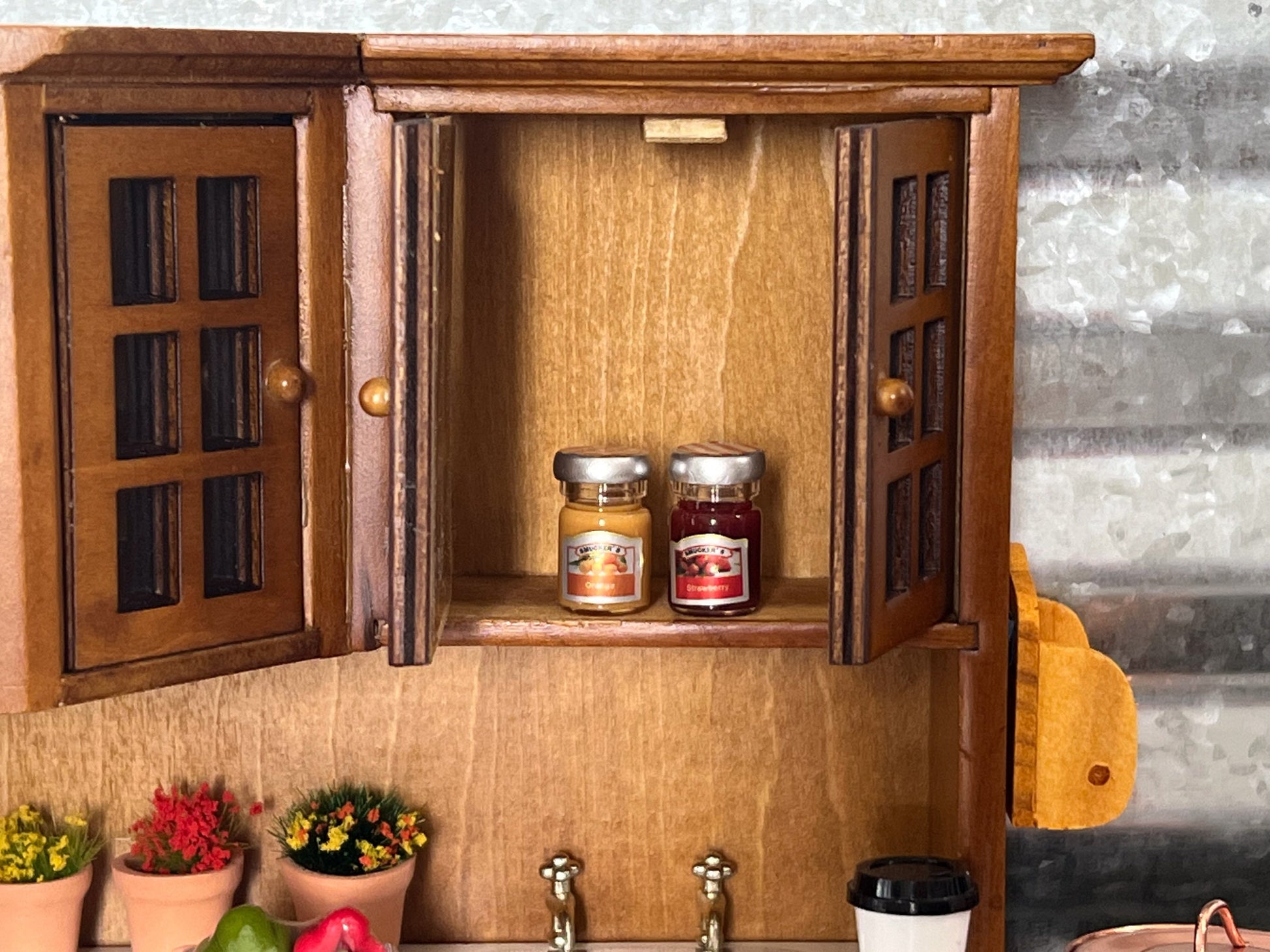1:12 Scale Smucker's classic strawberry and orange jelly, complement your kitchen scene with this iconic brand of sweet and savory jelly. Smucker's is a pantry staple for any breakfast or snack. __etsy:6099230747