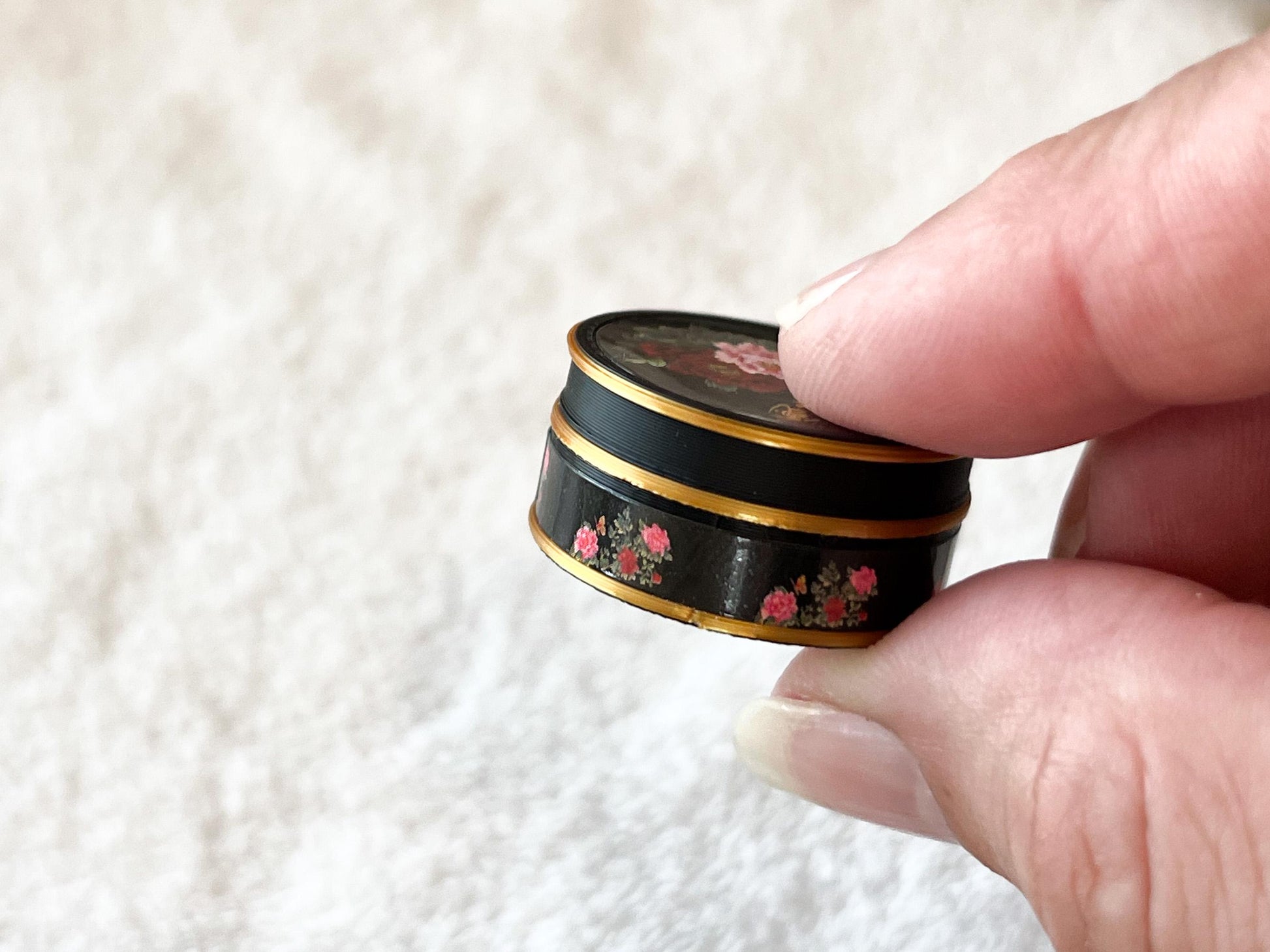 Dollhouse Miniature Sewing Kit – 1:12 Scale Dollhouse Accessory | Vintage Box with Thread, Buttons & Needles __etsy:6860941131