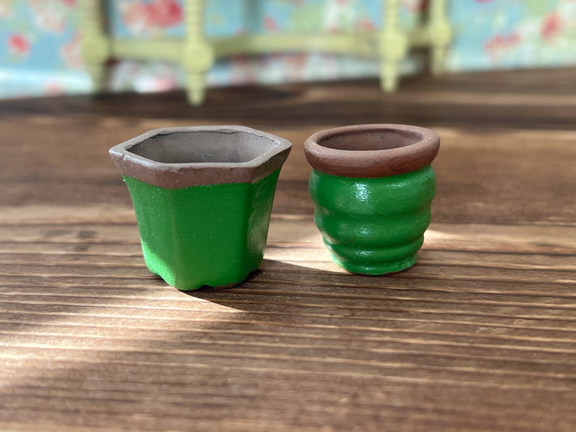 Handmade Clay Dollhouse Planter - 1:12 Scale Miniature Green Pot __etsy:6033767477
