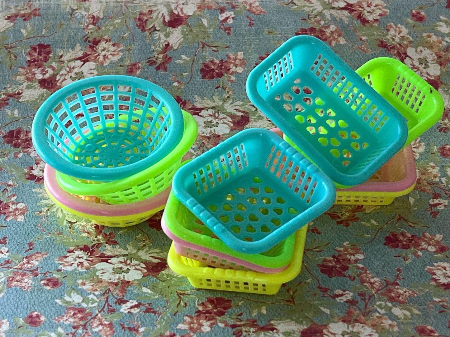 1:12 Scale Miniature Plastic Storage Basket Set – 3PC Dollhouse Laundry & Toy Organizer in 4 Colors