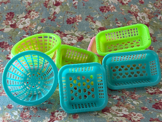 1:12 Scale Miniature Plastic Storage Basket Set – 3PC Dollhouse Laundry & Toy Organizer in 4 Colors