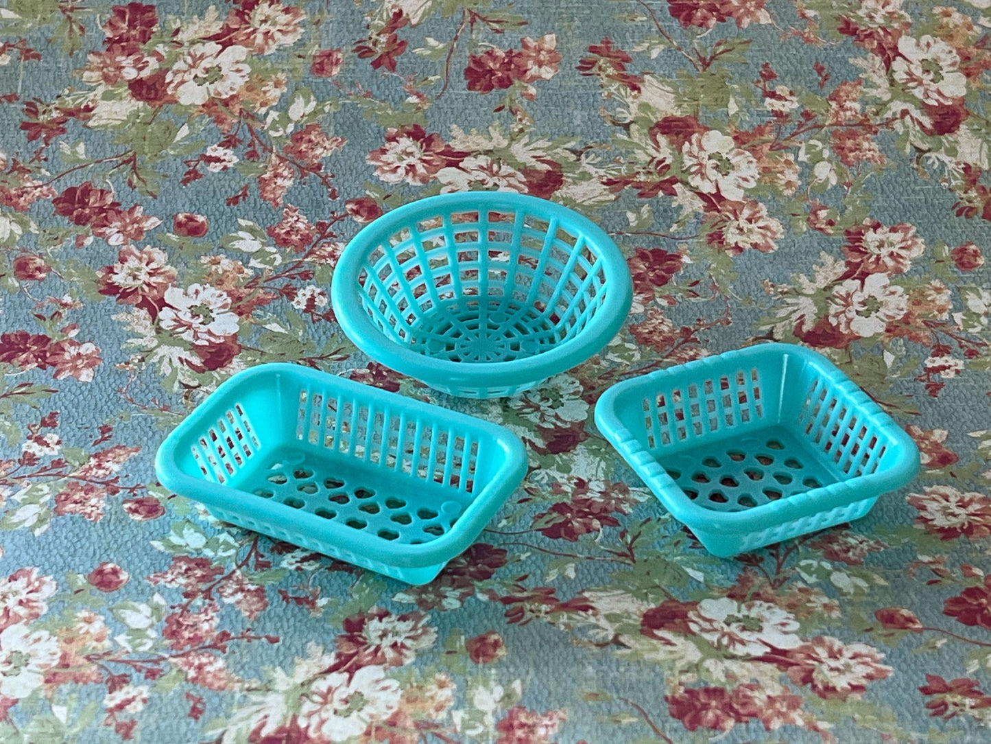 1:12 Scale Miniature Plastic Storage Basket Set – 3PC Dollhouse Laundry & Toy Organizer in 4 Colors