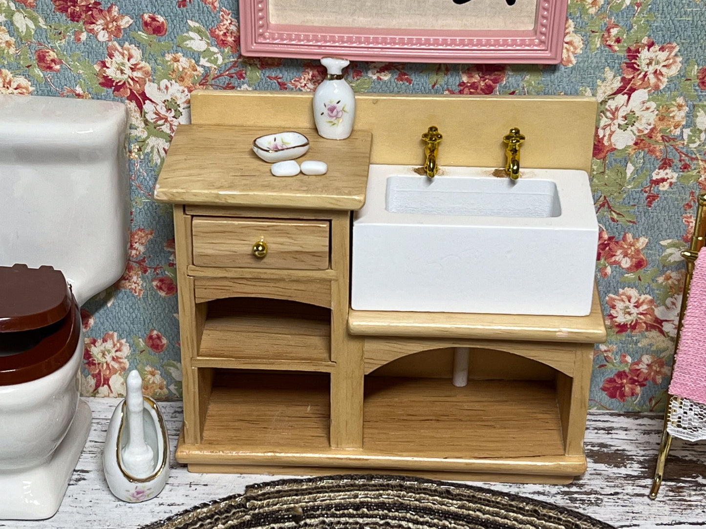 1:12 Scale Miniature Porcelain Bathroom Set – Pink Rose & Gold Dollhouse Accessories
