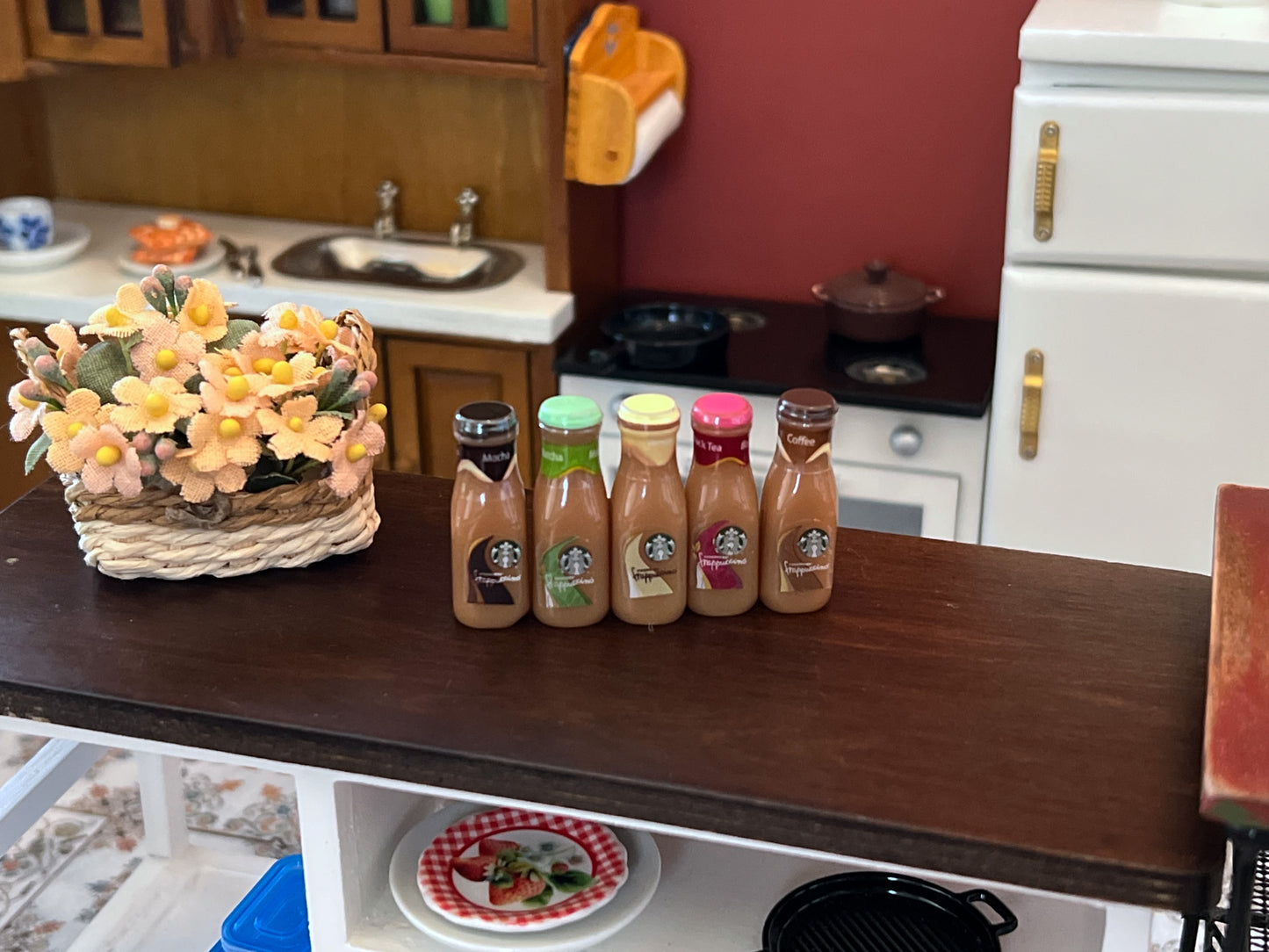 1:12 Scale Miniature Starbucks-Inspired Coffee Bottles – Set of 5