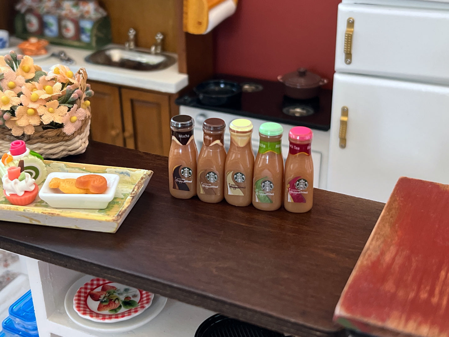 1:12 Scale Miniature Starbucks-Inspired Coffee Bottles – Set of 5