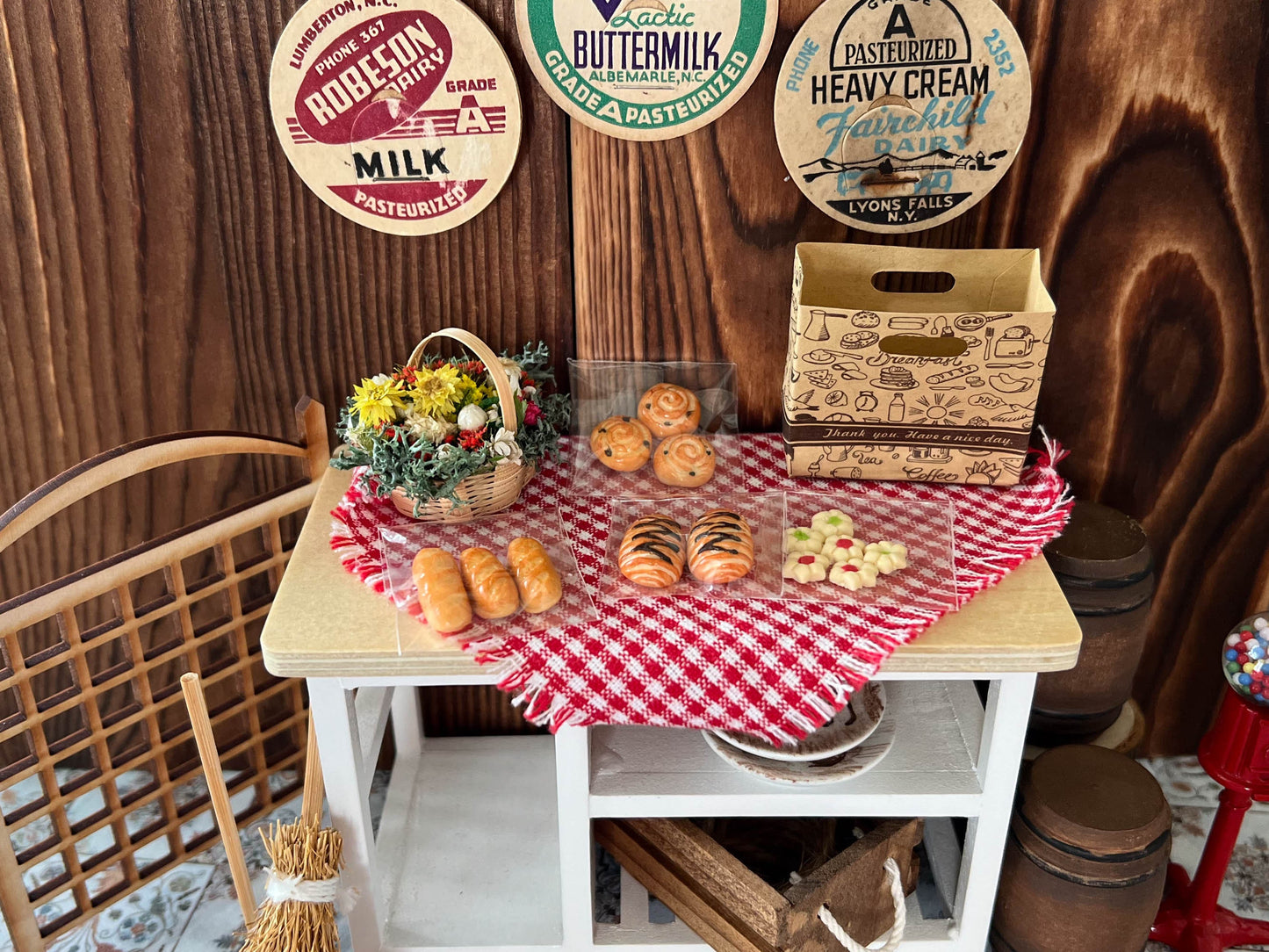 Adorable pk of 4 different bakery items wrapped in tiny cellophane paper bag and bagged in a kraft cute grocery/bakery bag. The set comes with 6 sugar cookies, 2 Danishes, 3 cinnamon rolls, 3 loaves of bread, and the kraft bag. __etsy:6240759278