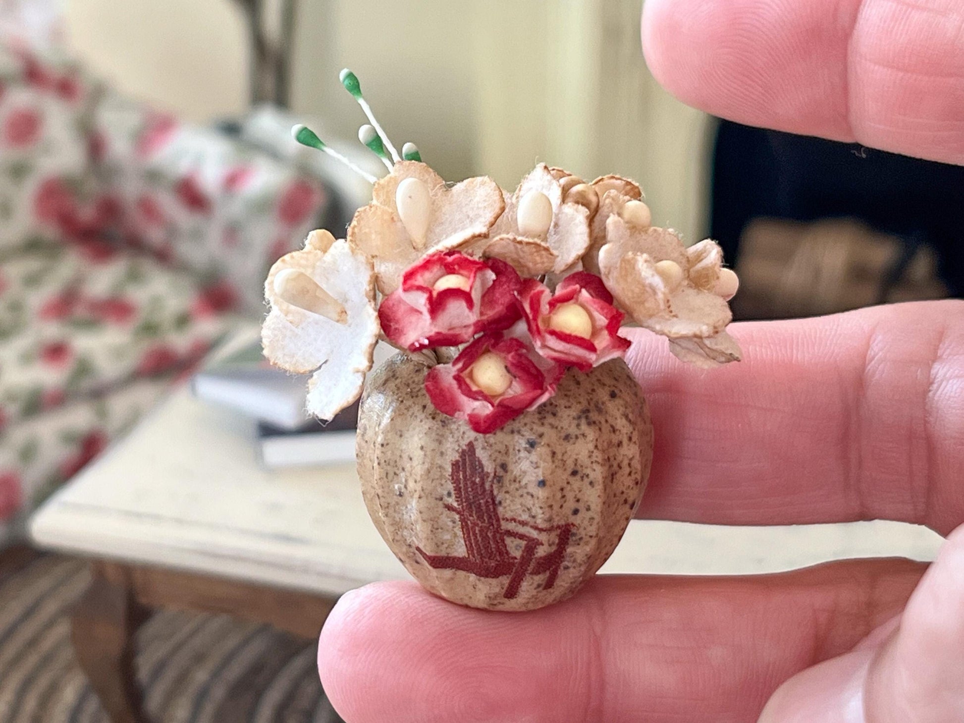 Miniature Ceramic Bunny Jar, 1:12 Scale – Dollhouse Decor with Paper Flowers __etsy:6913109683