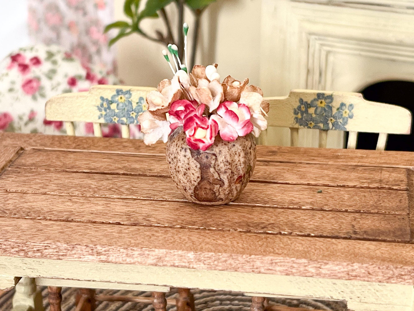 Miniature Ceramic Bunny Jar, 1:12 Scale – Dollhouse Decor with Paper Flowers __etsy:6865126564
