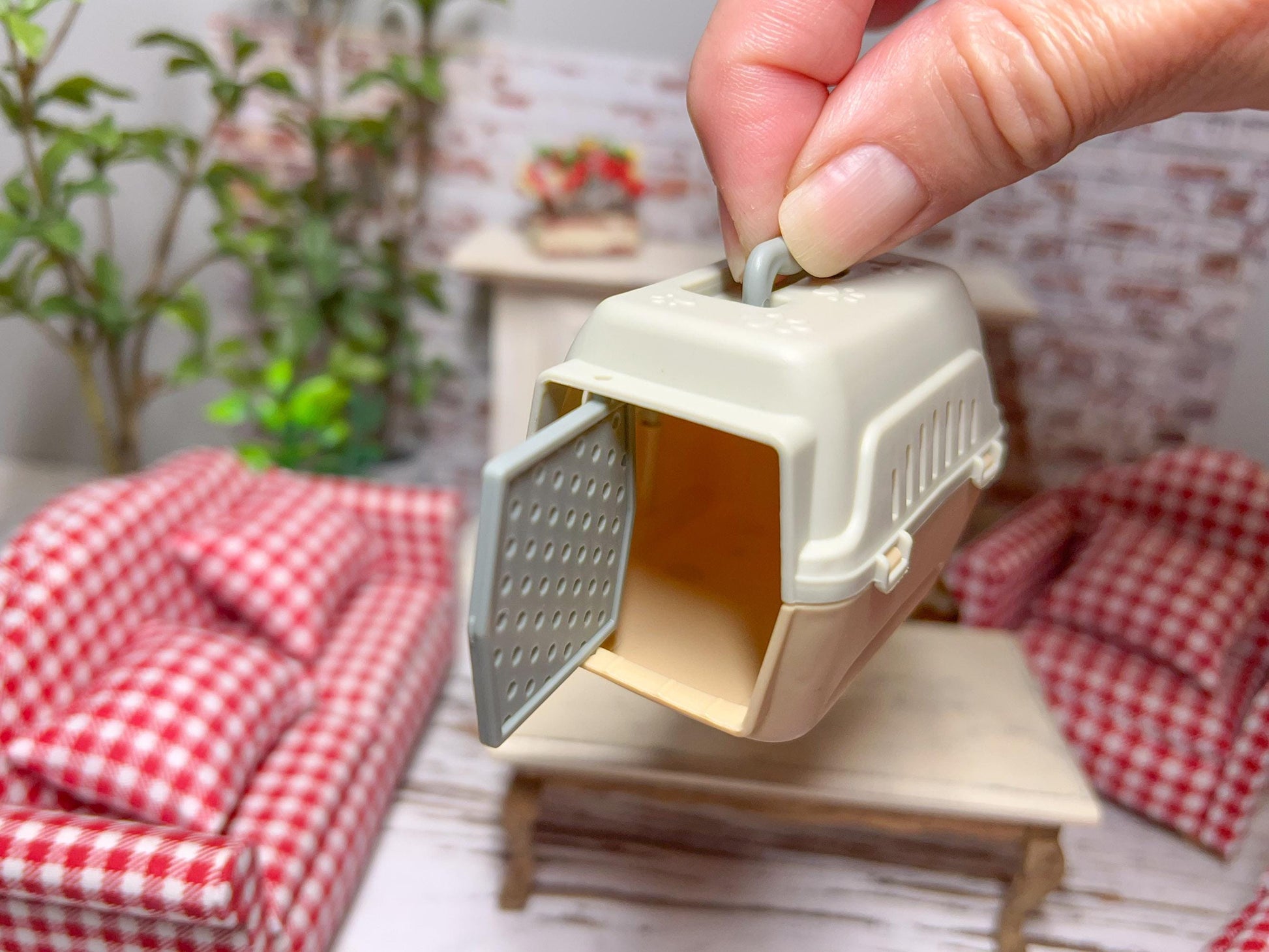 Miniature Dog Crate with White Poodle | 1:12 Scale Dollhouse Pet Accessory __etsy:7631606586