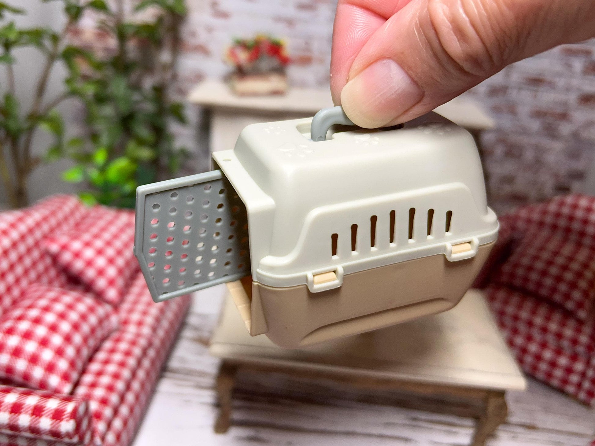Miniature Dog Crate with White Poodle | 1:12 Scale Dollhouse Pet Accessory __etsy:7679555889