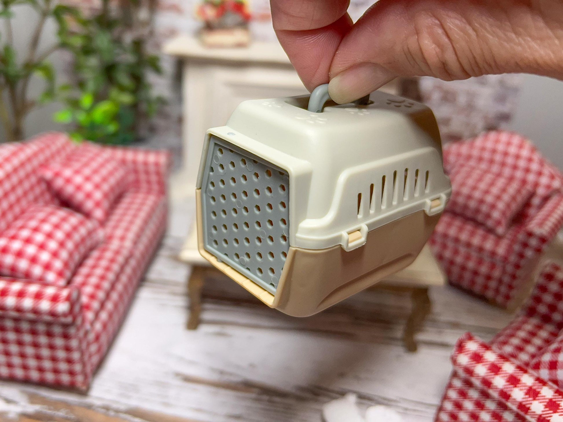 Miniature Dog Crate with White Poodle | 1:12 Scale Dollhouse Pet Accessory __etsy:7679555893