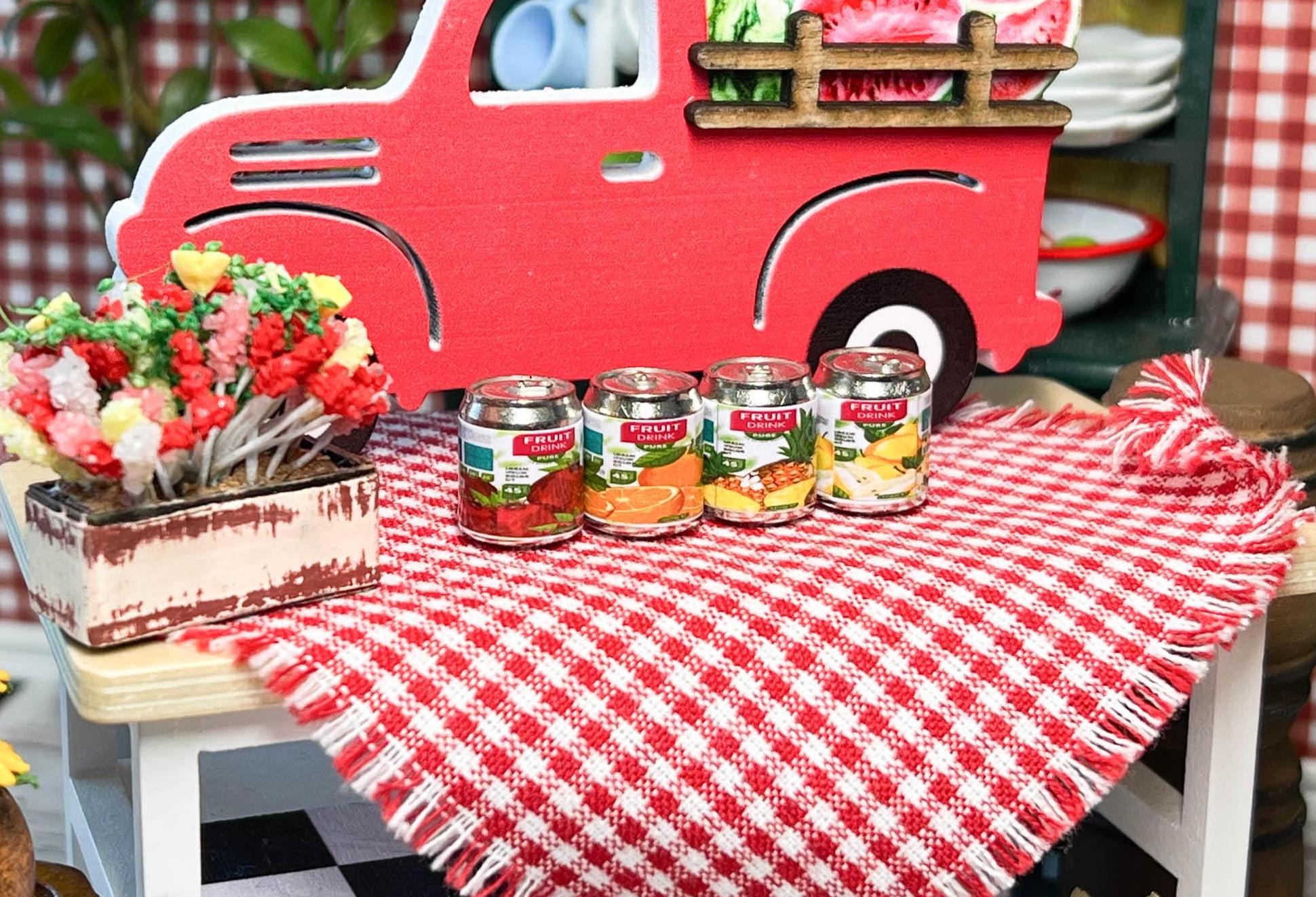 🧺 Add a Sweet Refreshment to Your Dollhouse!
This adorable set of 4 fruit juice cans is meticulously crafted with vibrant, colorful labels, featuring delightful flavors in peach, pineapple, strawberries, and orange. Perfect for your dollhouse home, restaurant, picnic, or any miniature scene, these juice cans bring an authentic and refreshing touch to your tiny world. __etsy:7274137858