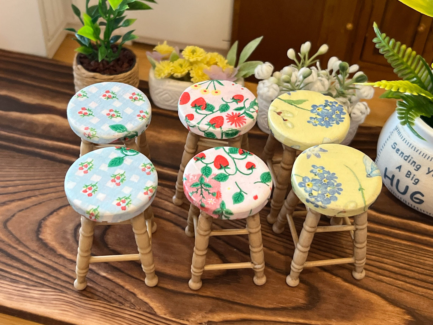 Adorable handcrafted with decoupage paper, this high bar stool is a great accessory for your dollhouse, traditional design with excellent workmanship makes it attractive. This stool is a perfect fit for all the 1:12 scale dollhouses, room box. __etsy:5926332317