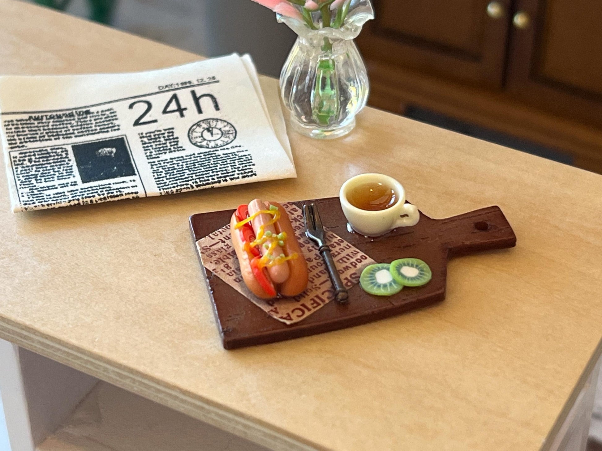 Miniature Hot Dog Meal with Tea & Kiwi 1:12 Scale –  Dollhouse Kitchen Decor __etsy:7184808522