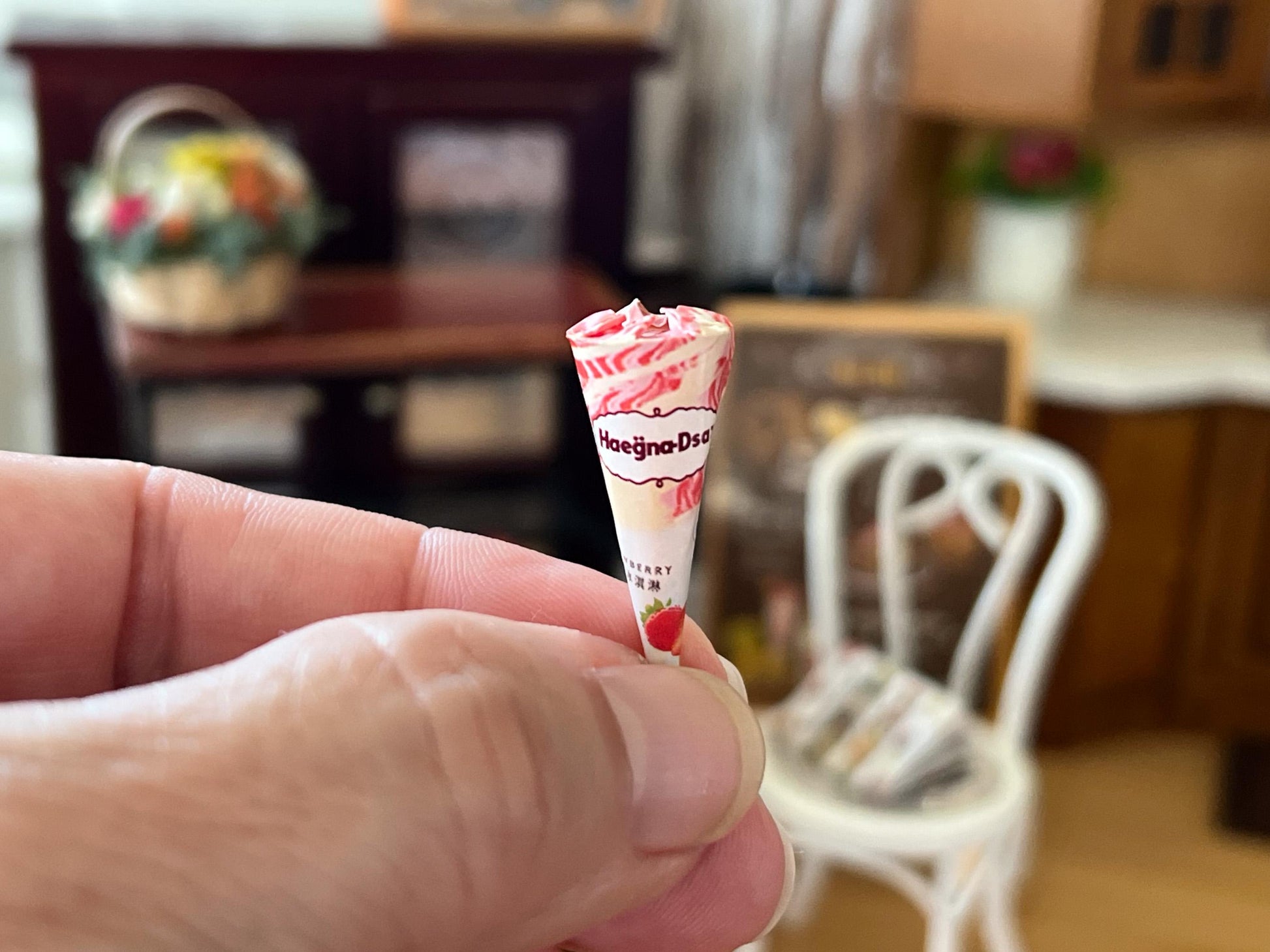 Miniature Ice Cream Cones 1:12 Scale – Dollhouse Waffle Cones with Peelable Paper __etsy:6528963693