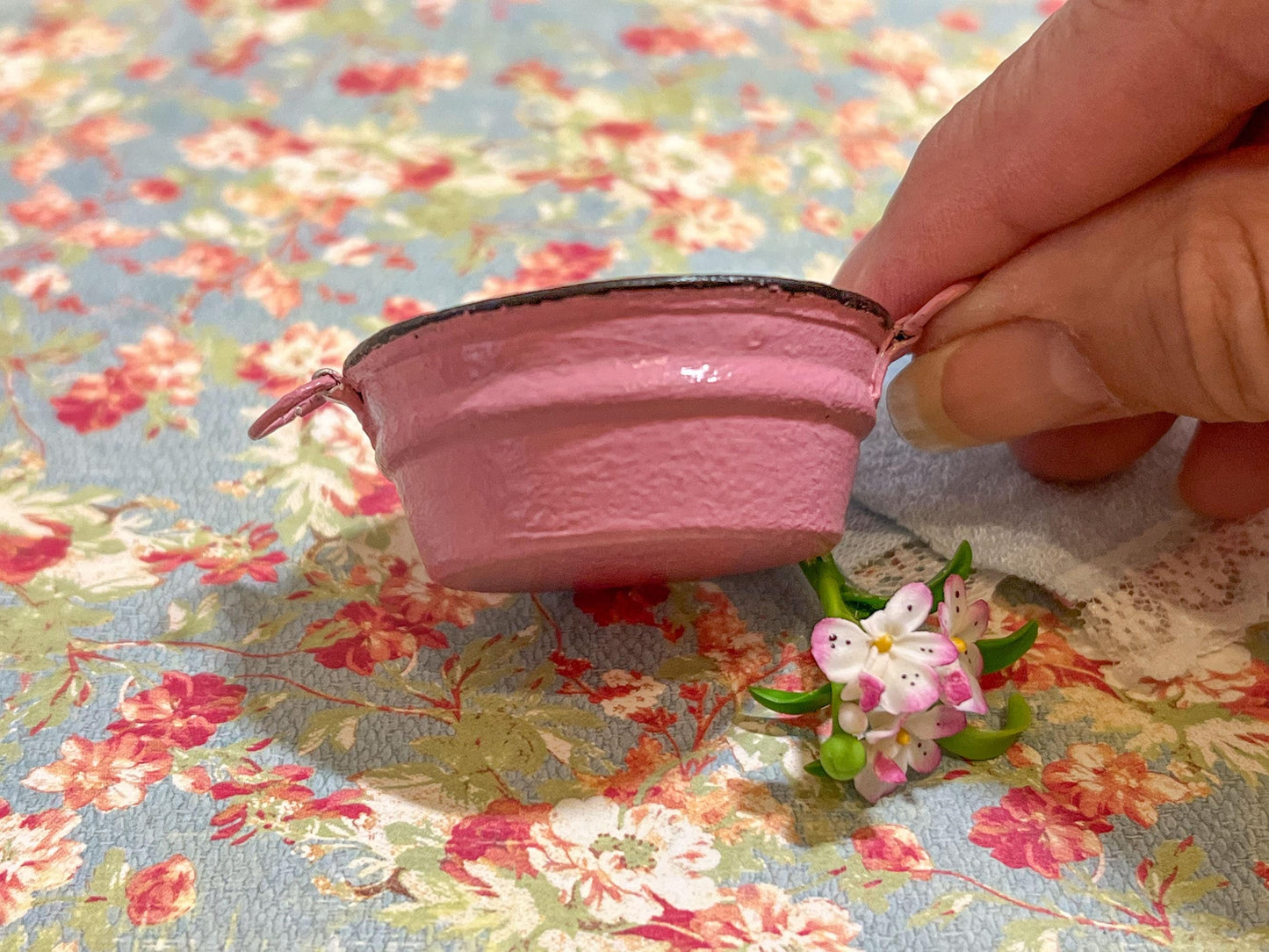 Miniature Metal Wash Bucket 1:12 Scale – Dollhouse Pink Bucket for Laundry or Bar __etsy:5680161576