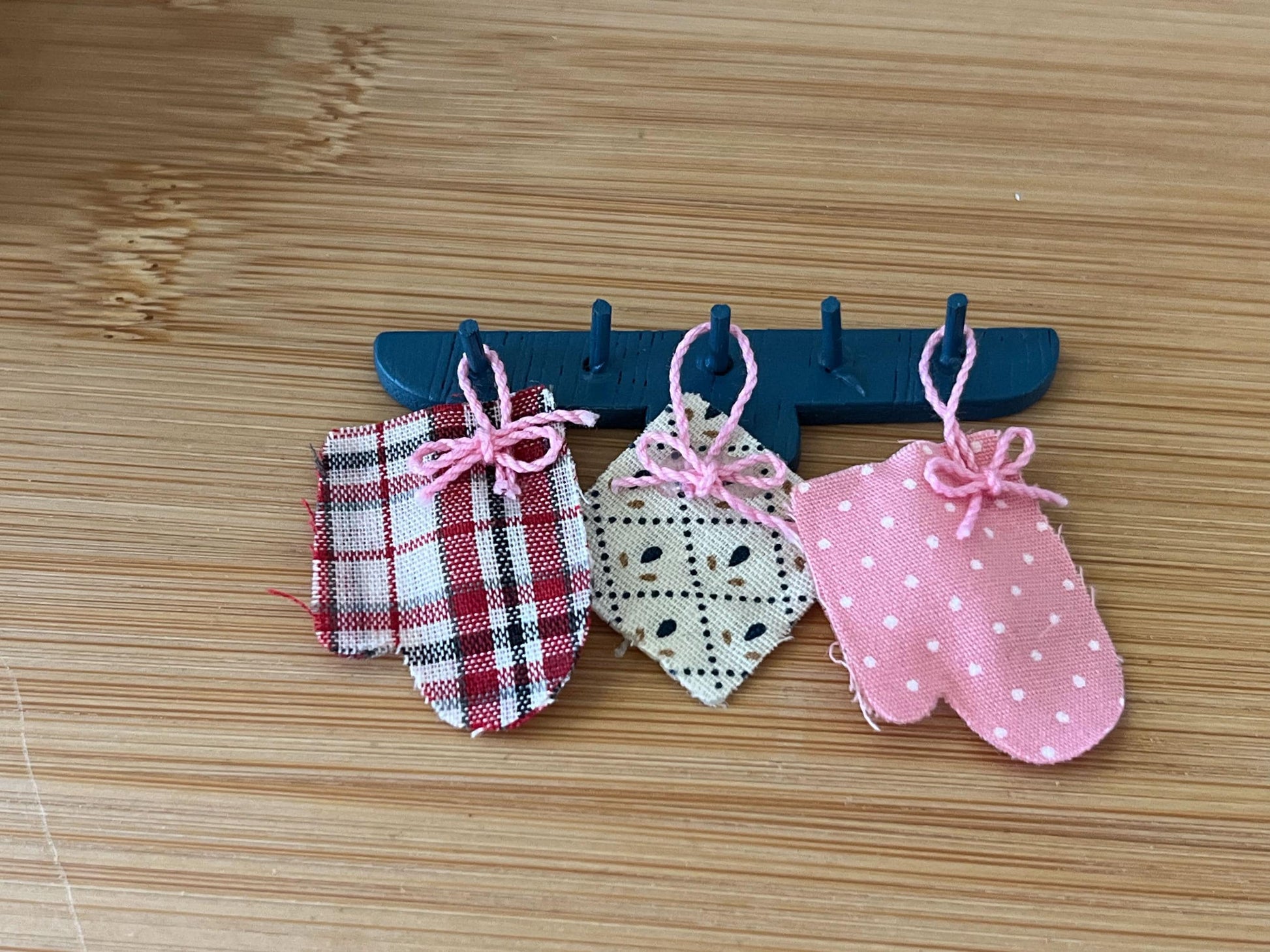Miniature Oven Mitt Set with Rack 1:12 Scale Dollhouse Kitchen Decor __etsy:7974182003