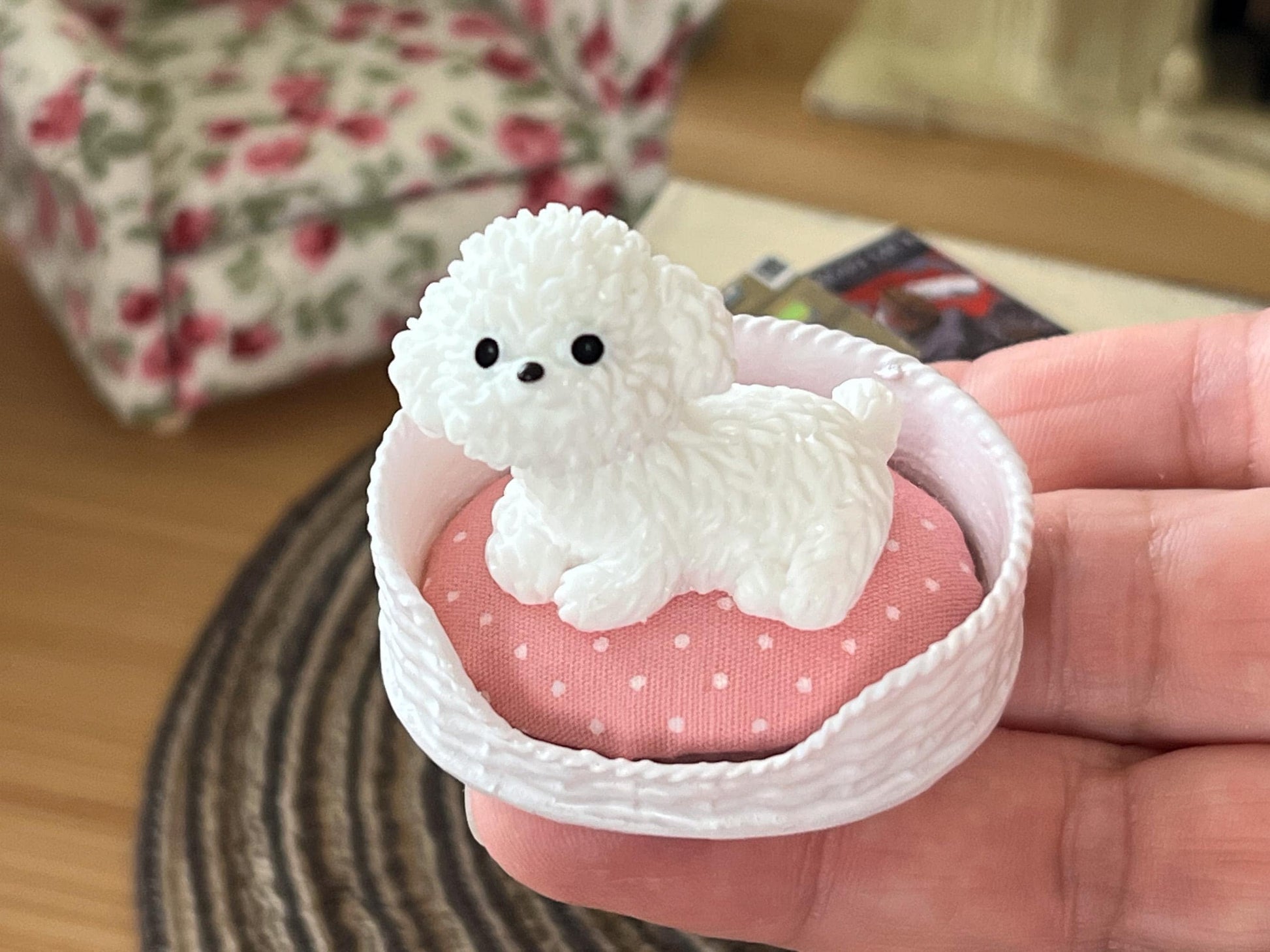Miniature Pet Bed with Poodle 1:12 Scale – Dollhouse Wicker-Style White Bed & Fabric Cushion __etsy:6934192915
