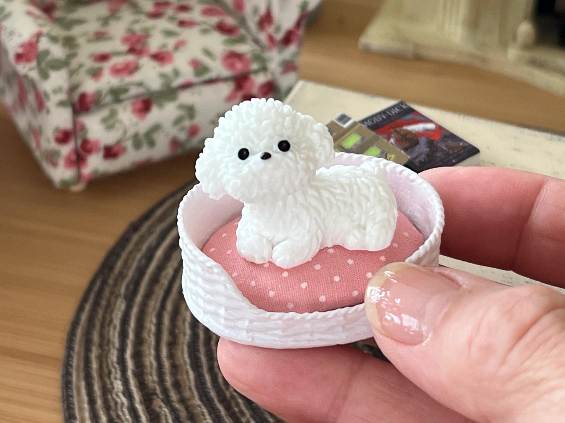 Miniature Pet Bed with Poodle 1:12 Scale – Dollhouse Wicker-Style White Bed & Fabric Cushion __etsy:6886216218