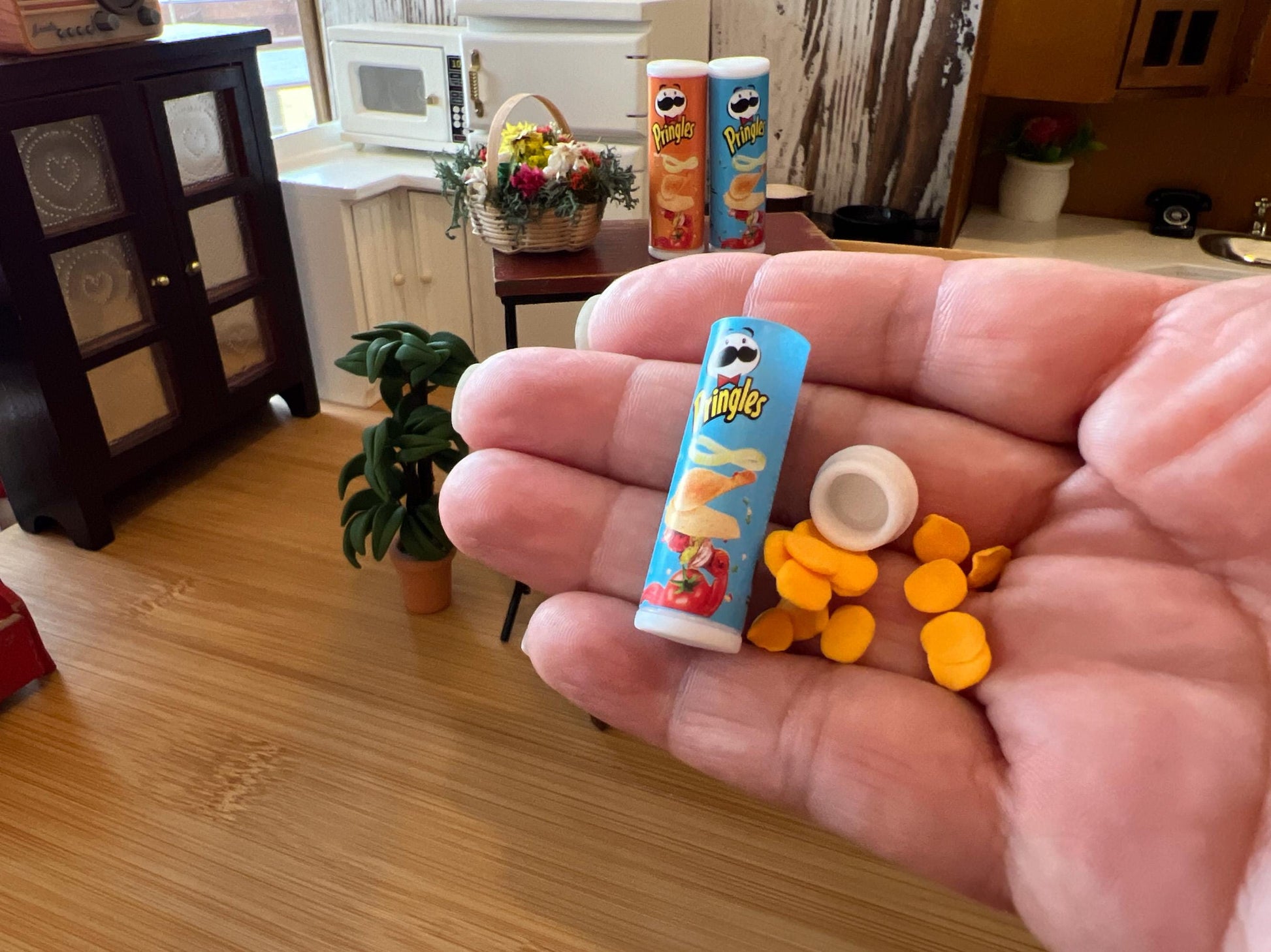 Miniature Potato Chips – 1:12 Scale – Dollhouse Realistic Cans with Chips Inside __etsy:6462530922