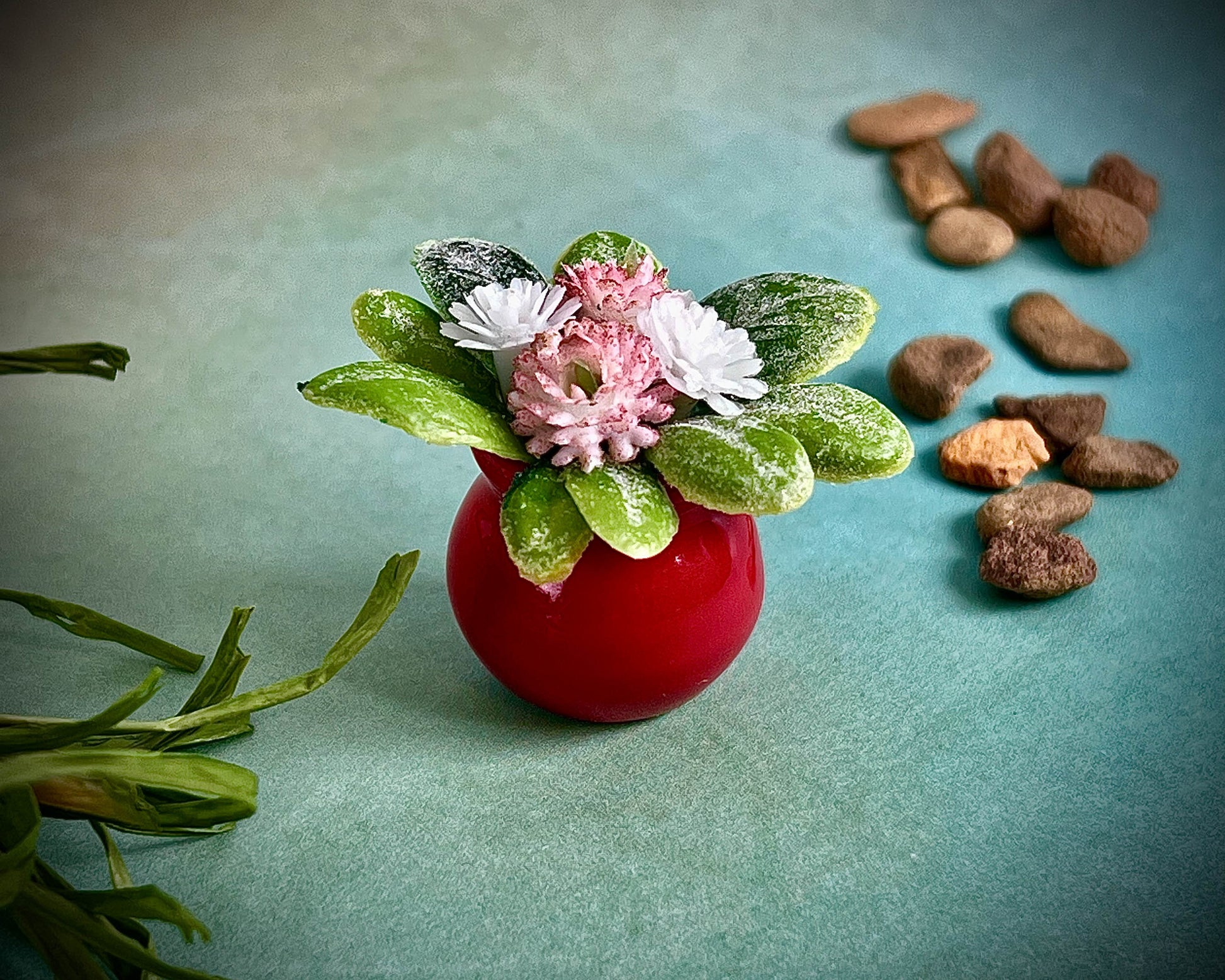 Miniature Red Glossy Vase 1:12 Scale, Dollhouse Table Decor with Baby’s Breath Flowers __etsy:5461232502
