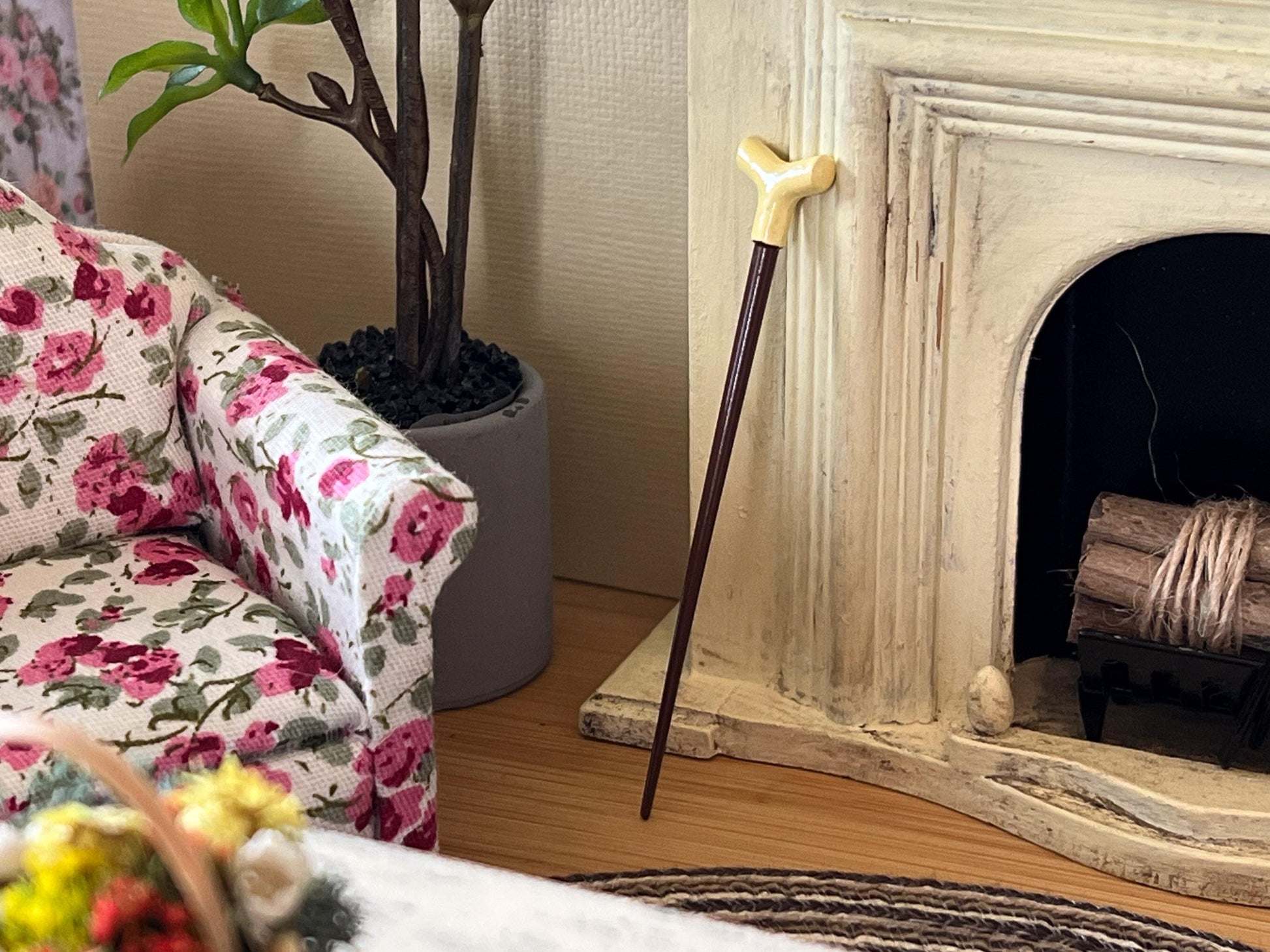 Miniature Retro Walking Cane – 1:12 Scale- Dollhouse Decor for Office or Living Room __etsy:6885968984