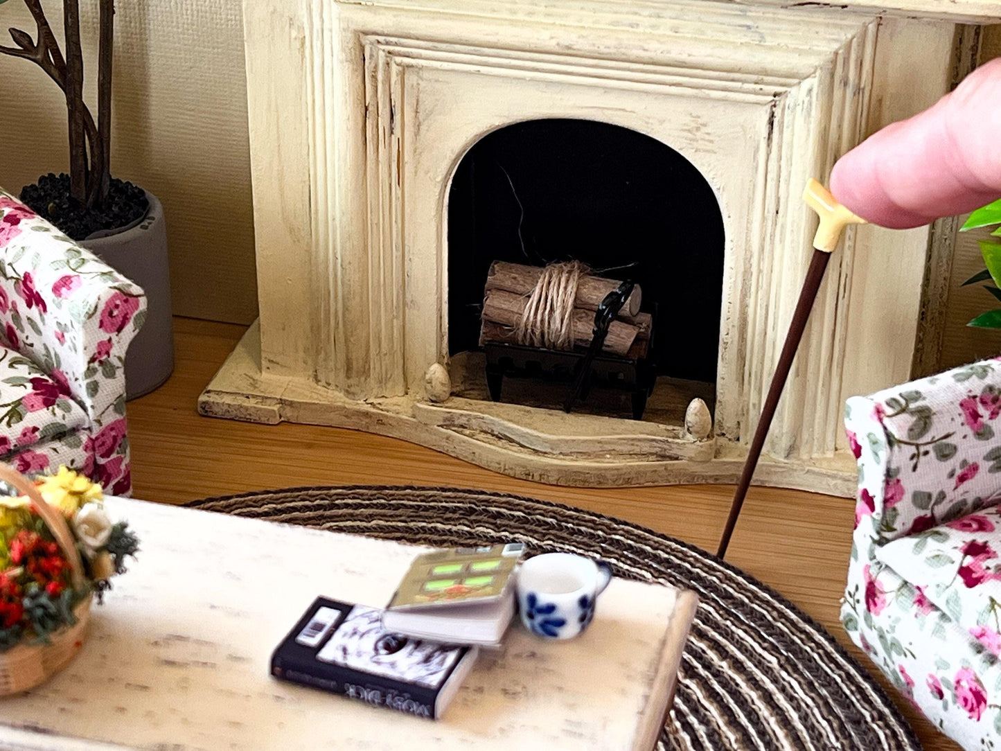 Miniature Retro Walking Cane – 1:12 Scale- Dollhouse Decor for Office or Living Room __etsy:6933946891