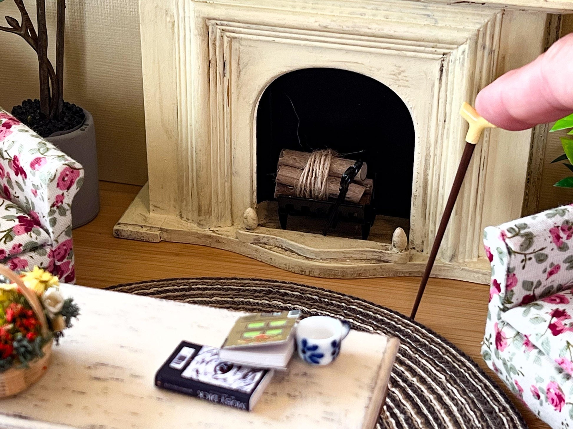 Miniature Retro Walking Cane – 1:12 Scale- Dollhouse Decor for Office or Living Room __etsy:6933946891