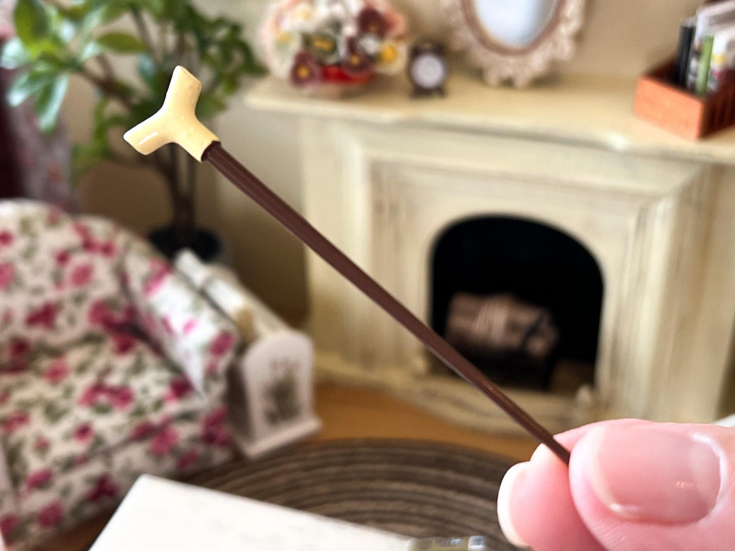 Miniature Retro Walking Cane – 1:12 Scale- Dollhouse Decor for Office or Living Room __etsy:6933946893
