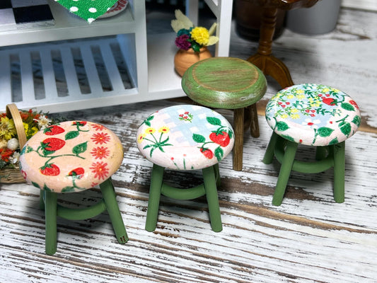 Miniature Round Stepping Stool – 1:12 Scale - Handcrafted Dollhouse Furniture __etsy:6735523777