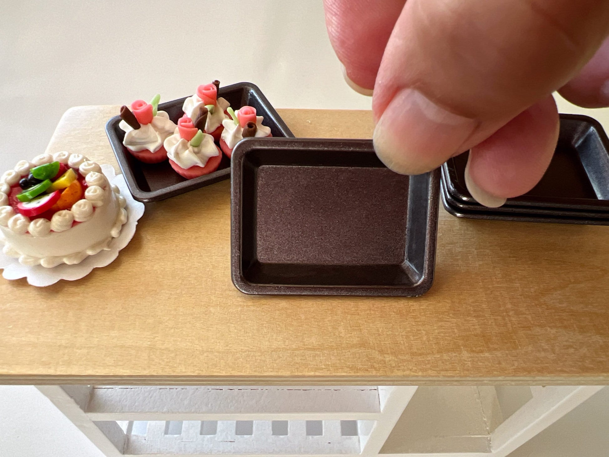 Miniature 1:12 Scale Baking Pan - Realistic Metal Non-Stick Dollhouse Kitchen Accessory __etsy:5553097362