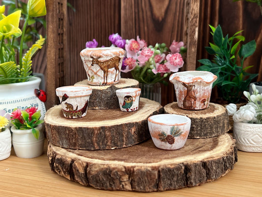 Adorable set of 5 pcs clay whitewash finished planters decorated with decoupage cabin cutouts, you can use the set for flowers or plants anywhere in your dollhouse to give it a natural realistic look. __etsy:6101580626