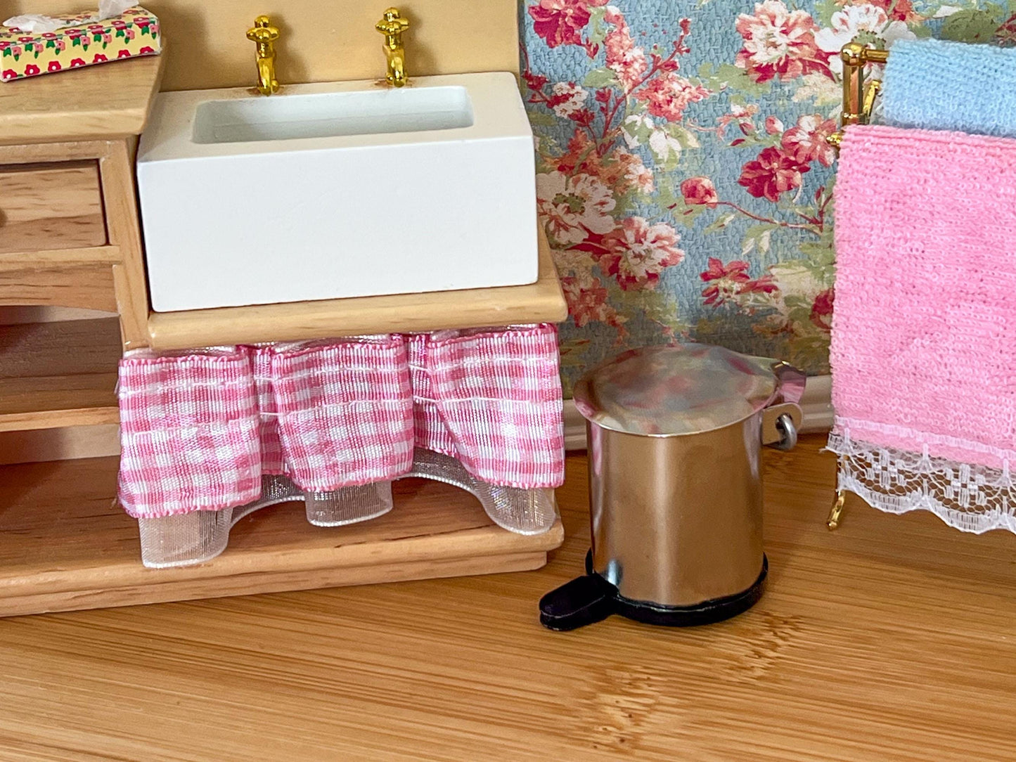 Miniature 1:6 Scale Metal Waste Basket with Pedal –  Dollhouse Functional Trash Can __etsy:7010104102