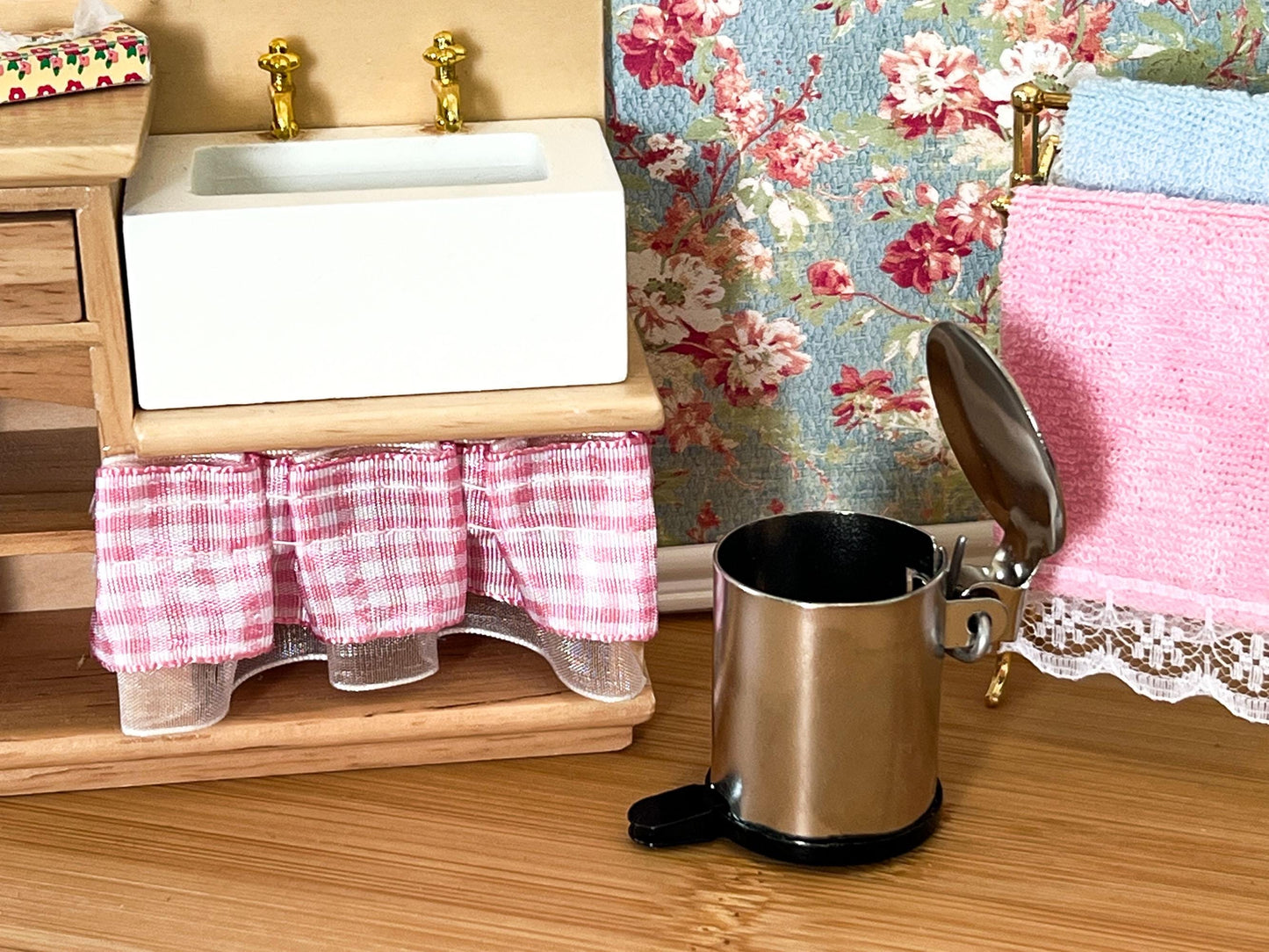 Miniature 1:6 Scale Metal Waste Basket with Pedal –  Dollhouse Functional Trash Can __etsy:7058084373