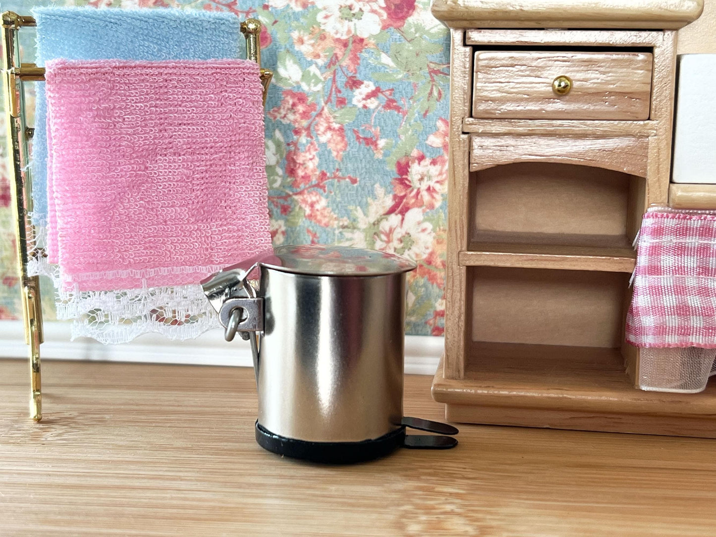Miniature 1:6 Scale Metal Waste Basket with Pedal –  Dollhouse Functional Trash Can __etsy:7058084375