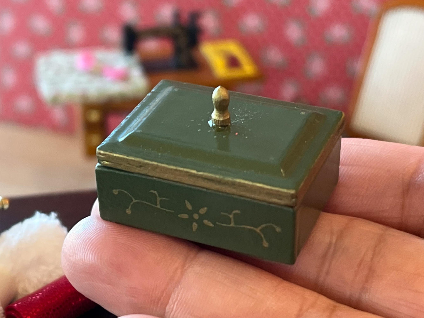 Miniature Sewing Kit-1:12 Scale – Dollhouse Vintage Green Wooden Needlework Box with Accessories __etsy:7320607884