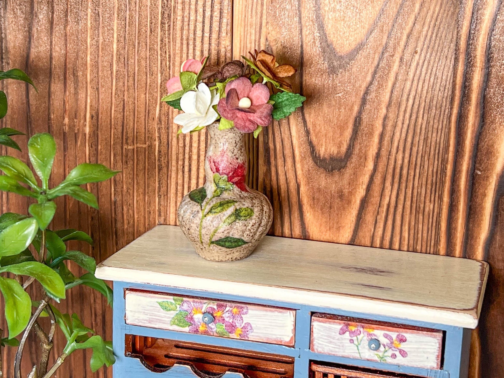 Miniature Stoneware Vase with Flowers – 1:6 Scale Dollhouse Decor | Red & Pink Decoupage Floral Pot __etsy:7893787443