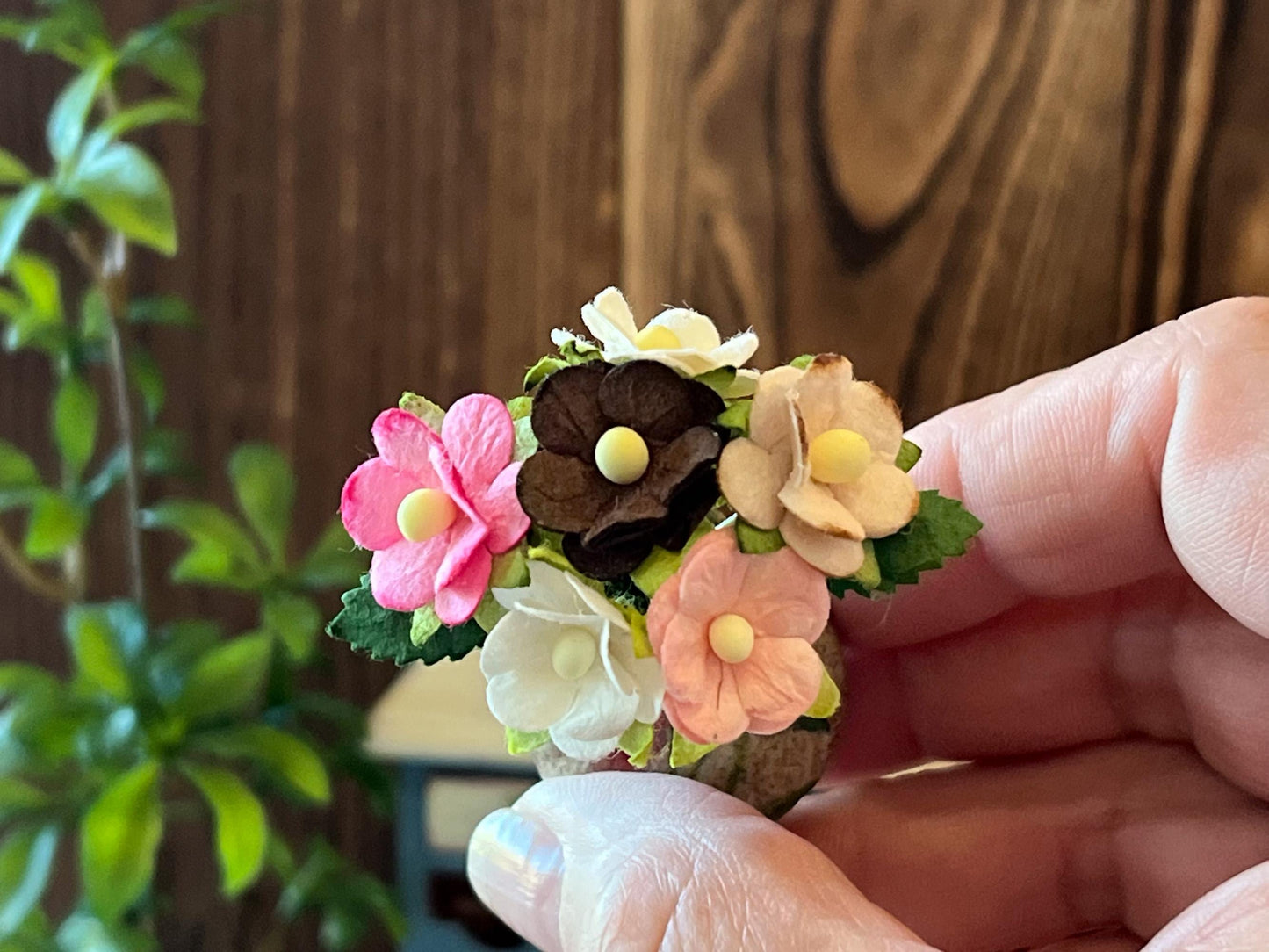 Miniature Stoneware Vase with Flowers – 1:6 Scale Dollhouse Decor | Red & Pink Decoupage Floral Pot __etsy:7893787595