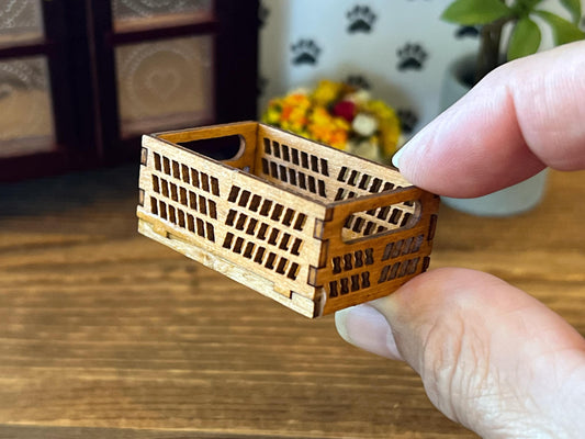 Dollhouse miniature high quality, well-made wooden storage basket, use it for just about anything, storage for the kitchen, living room magazines, sewing room, anywhere any place.
Size: 44*27*17mm __etsy:6357844484